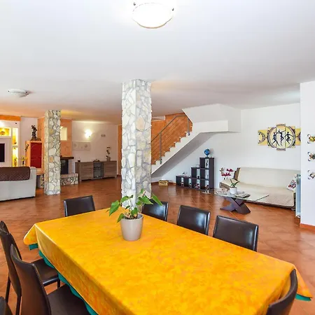 Stunning In With Kitchenette *