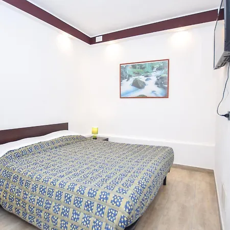 Holiday home Stunning In With Kitchenette Civitavecchia